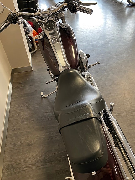 Harley-Davidson FXSTDI  Softail Deuce 3 of 4