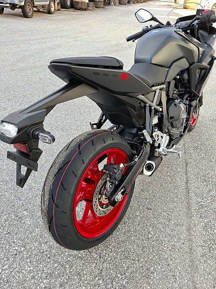 Suzuki GSX-8R 4 of 10
