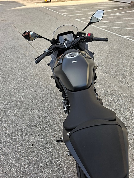 Suzuki GSX-8R 9 of 10