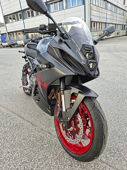 Suzuki GSX-8R 10 of 10