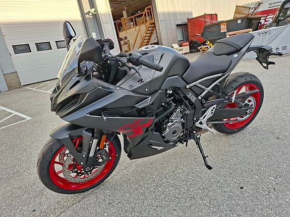 Suzuki GSX-8R 7 of 10