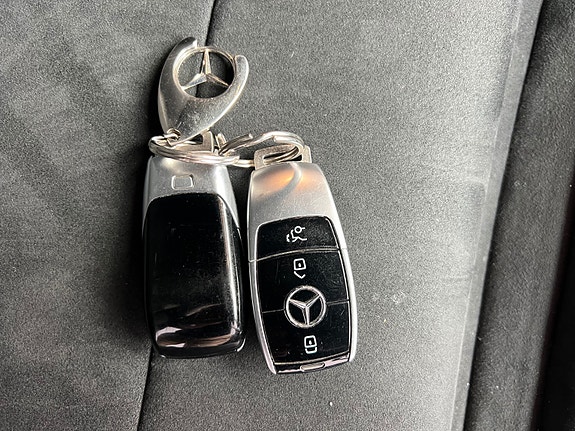 Mercedes-Benz E200 26 of 27