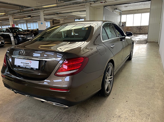 Mercedes-Benz E200 5 of 27