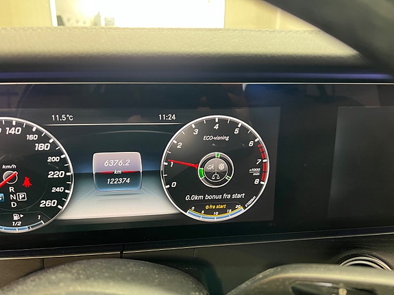 Mercedes-Benz E200 10 of 27