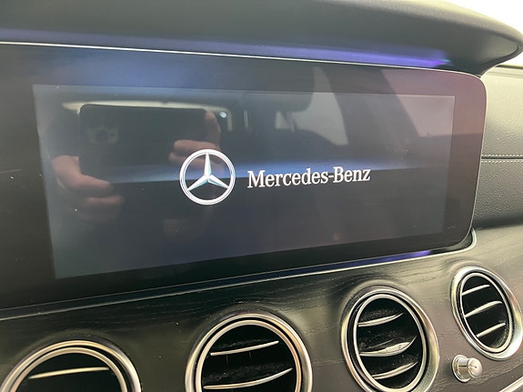 Mercedes-Benz E200 12 of 27
