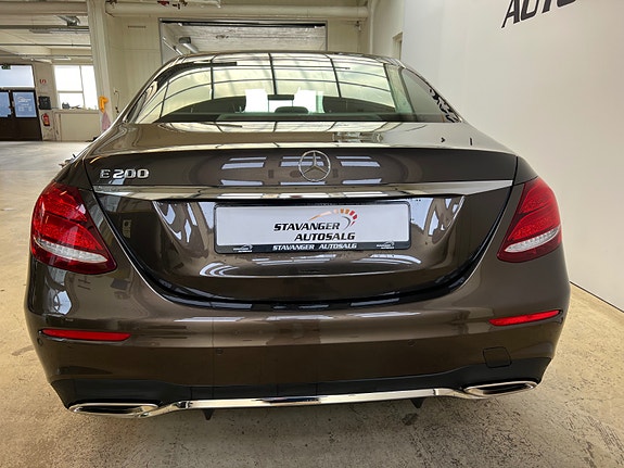 Mercedes-Benz E200 6 of 27