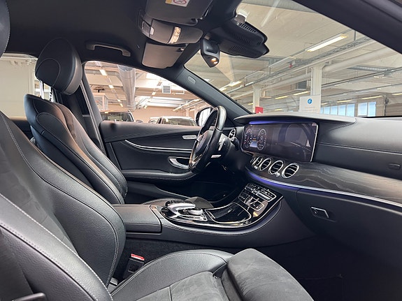 Mercedes-Benz E200 25 of 27