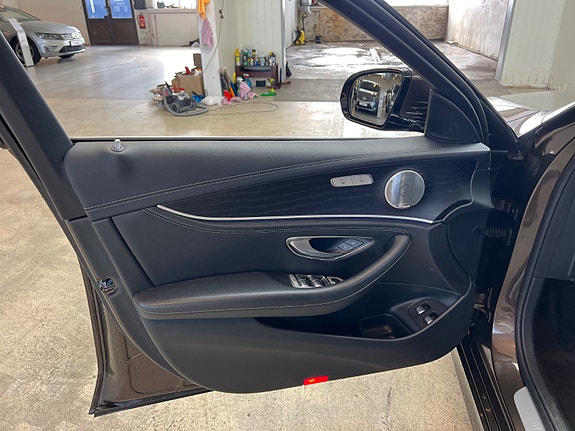 Mercedes-Benz E200 20 of 27