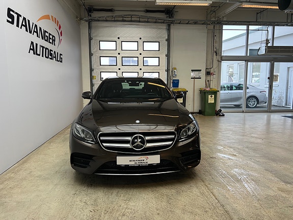Mercedes-Benz E200 3 of 27
