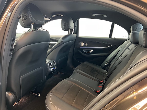 Mercedes-Benz E200 21 of 27