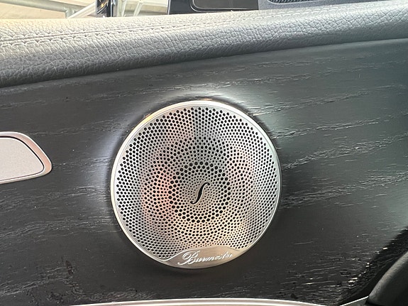 Mercedes-Benz E200 18 of 27