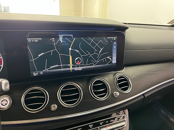 Mercedes-Benz E200 14 of 27