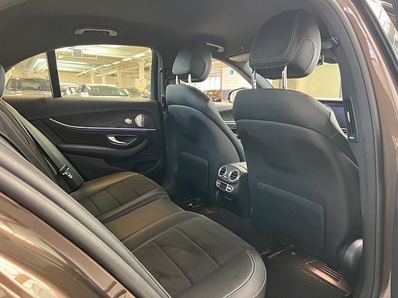 Mercedes-Benz E200 24 of 27