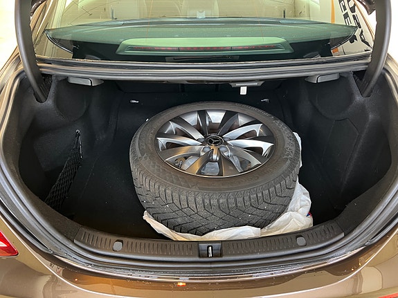 Mercedes-Benz E200 22 of 27