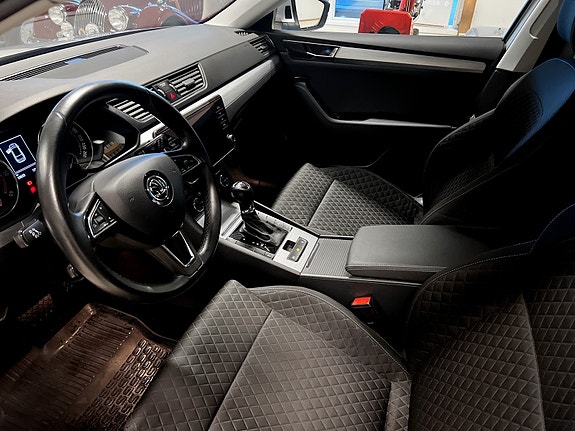 Skoda Superb 21 of 30
