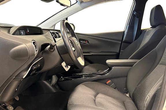 Toyota Prius Plug-in Hybrid 8 of 18