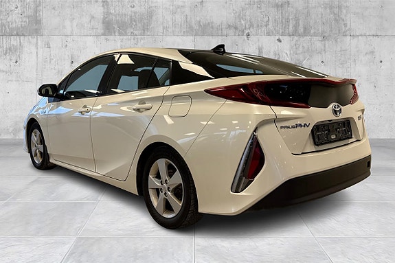 Toyota Prius Plug-in Hybrid 3 of 18