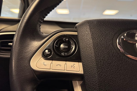 Toyota Prius Plug-in Hybrid 15 of 18