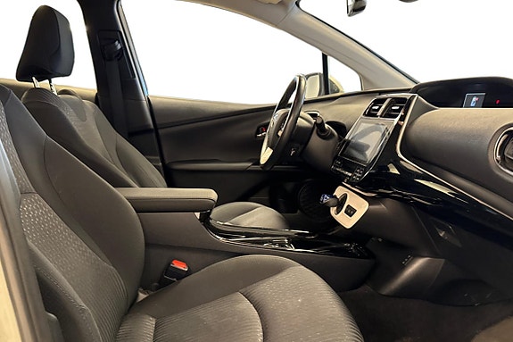 Toyota Prius Plug-in Hybrid 17 of 18