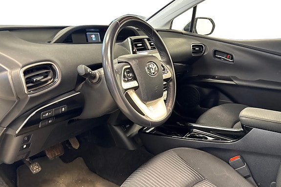 Toyota Prius Plug-in Hybrid 11 of 18