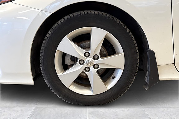 Toyota Prius Plug-in Hybrid 7 of 18