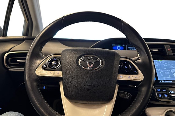 Toyota Prius Plug-in Hybrid 13 of 18