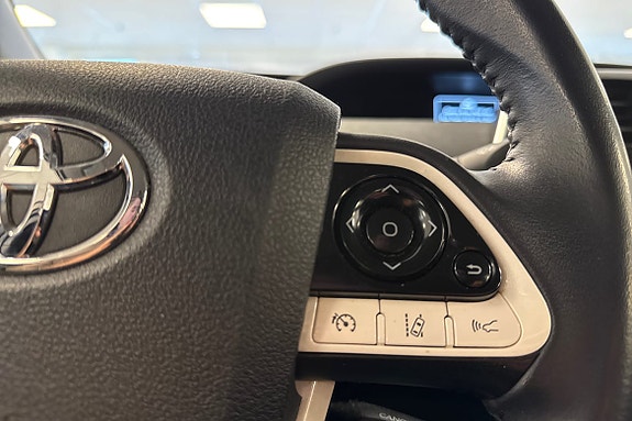 Toyota Prius Plug-in Hybrid 16 of 18