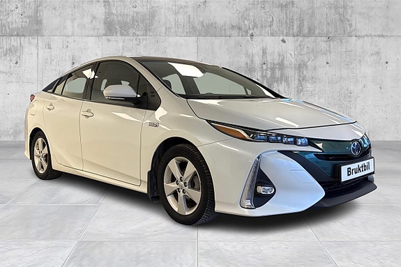 Toyota Prius Plug-in Hybrid 5 of 18