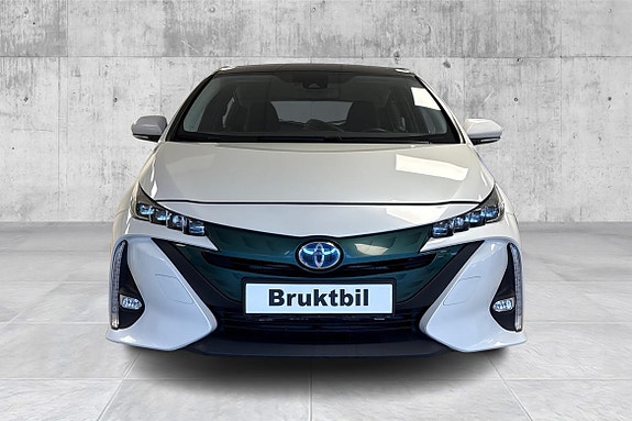 Toyota Prius Plug-in Hybrid 6 of 18