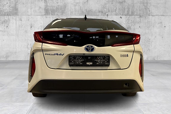 Toyota Prius Plug-in Hybrid 4 of 18