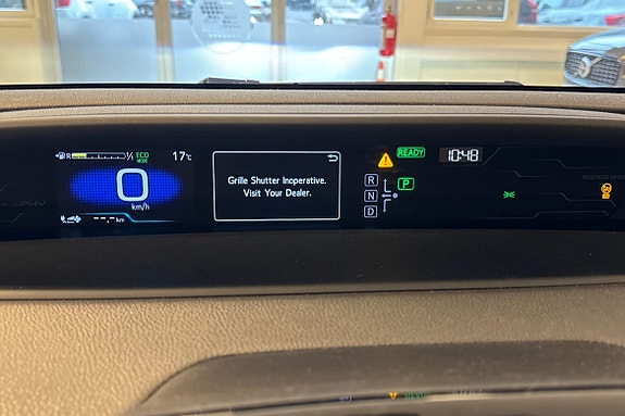 Toyota Prius Plug-in Hybrid 14 of 18