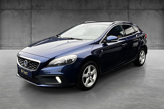 Volvo V40 Cross Country 2 of 5