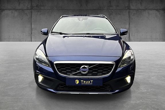 Volvo V40 Cross Country 4 of 5