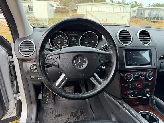 Mercedes-Benz GL420 8 of 24