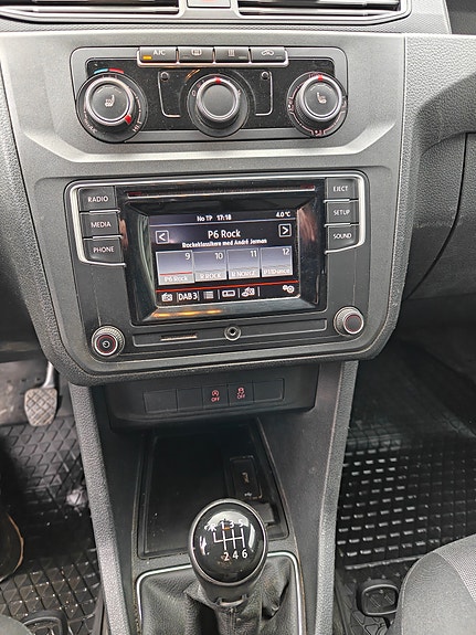 Volkswagen Caddy Maxi 12 of 24