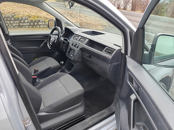 Volkswagen Caddy Maxi 10 of 24