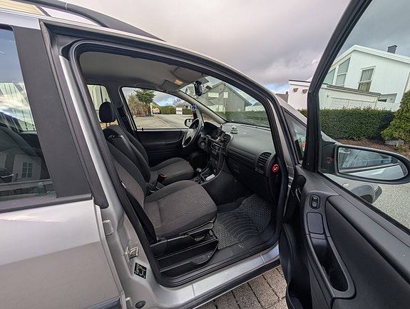 Opel Zafira 12 of 18