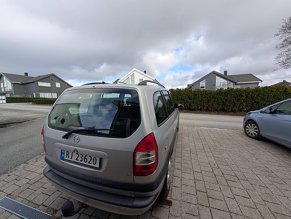 Opel Zafira 3 of 5