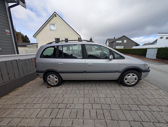 Opel Zafira 2 of 5