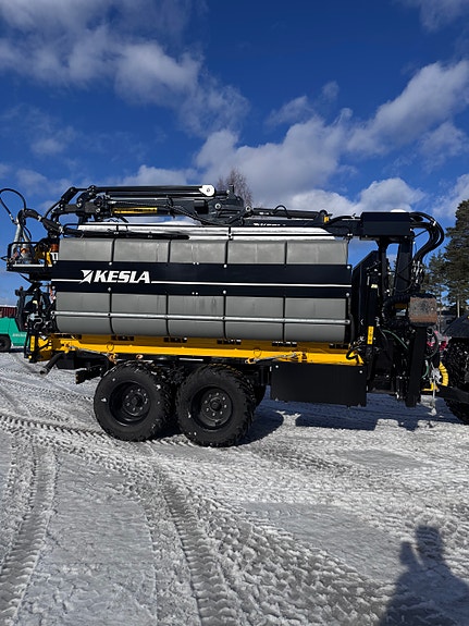 Demokjørt Kesla 144HD med vanntank og tømmerstaker, kr 1 100 000,-