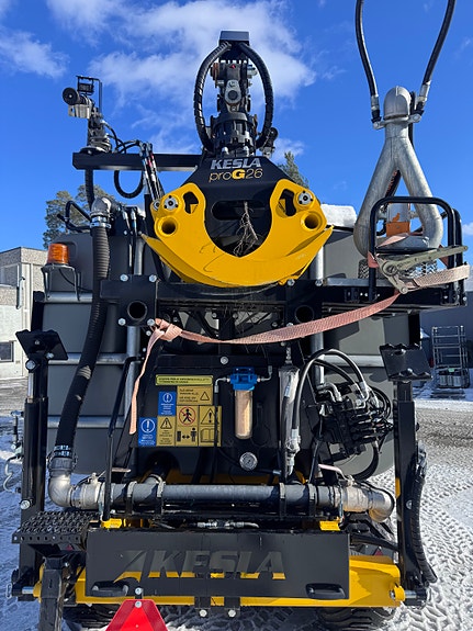 Demokjørt Kesla 144HD med vanntank og tømmerstaker, kr 1 100 000,-