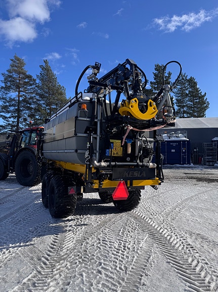 Demokjørt Kesla 144HD med vanntank og tømmerstaker, kr 1 100 000,-