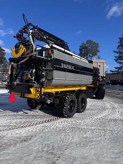 Demokjørt Kesla 144HD med vanntank og tømmerstaker, kr 1 100 000,-