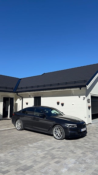 BMW 530e 4 of 5