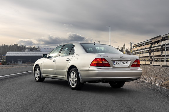 Lexus LS430 4 of 5