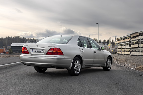 Lexus LS430 3 of 5