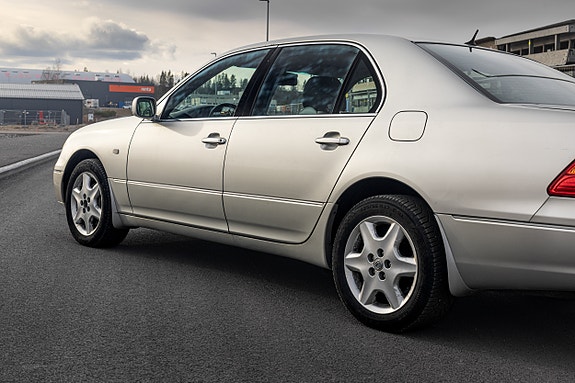 Lexus LS430 5 of 5