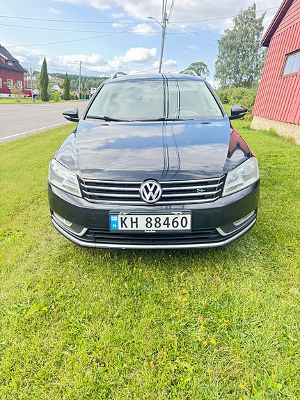 Volkswagen Passat 2 of 19