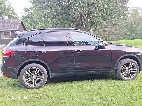 Porsche Cayenne 3 of 13