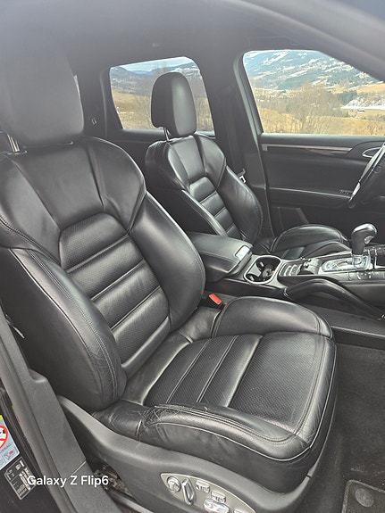 Porsche Cayenne 13 of 13